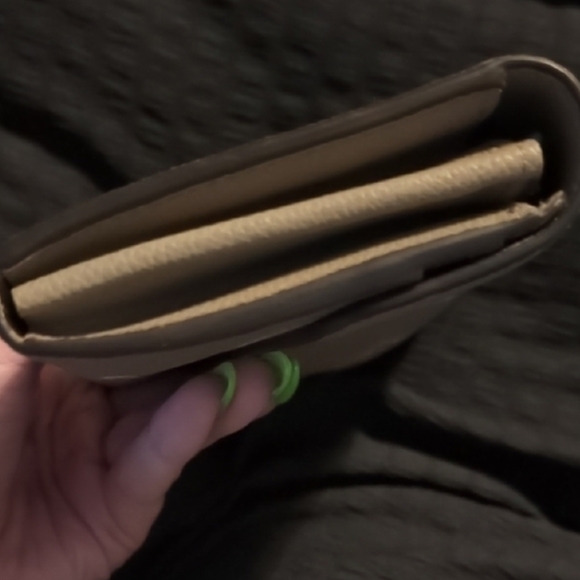 Louis Vuitton Tan and White Monogram Wallet - Picture 3 of 3